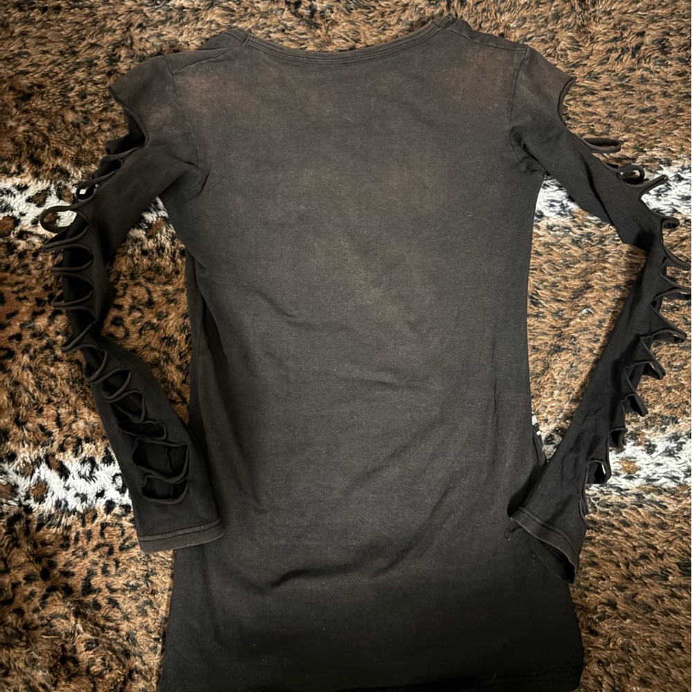 Women's Black Graphic Long Sleeve Skull Tee - Picture 6 of 6